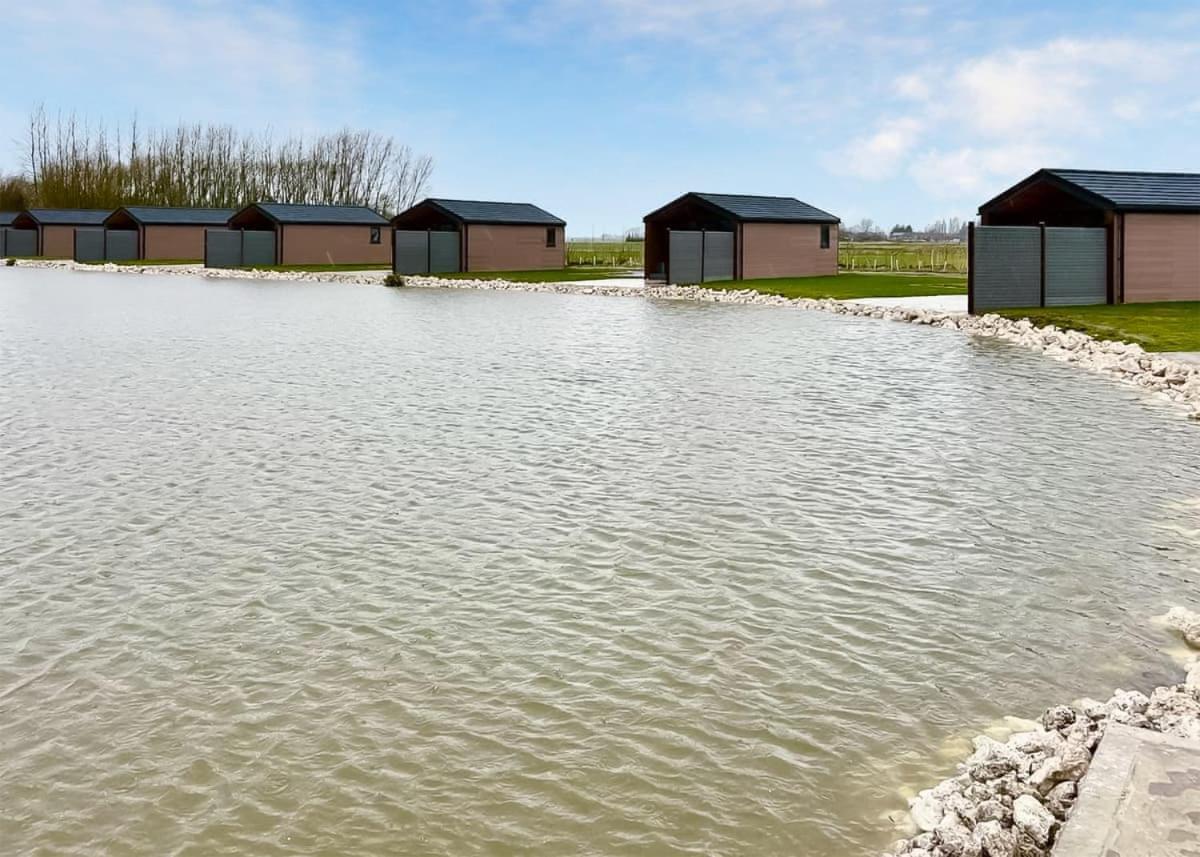 Lakeside Fishing Retreats Old Leake Exterior foto